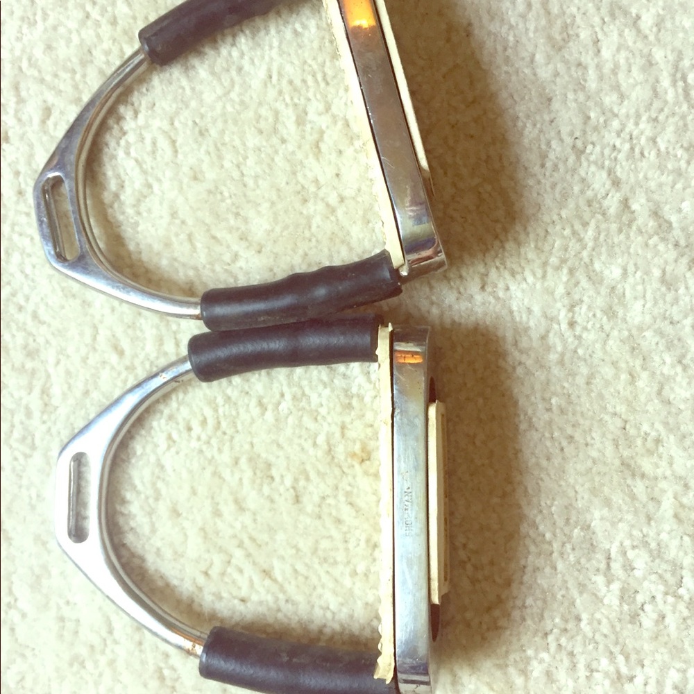 2 pairs of jointed stirrup irons